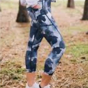 Zyia Blue Floral Light n Tight Leggings, size 4